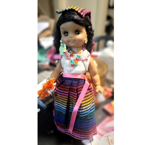 Beautiful Mexican doll‎ in traditional Spanish colorful dress, Blinking eyes, - Picture 5 of 12
